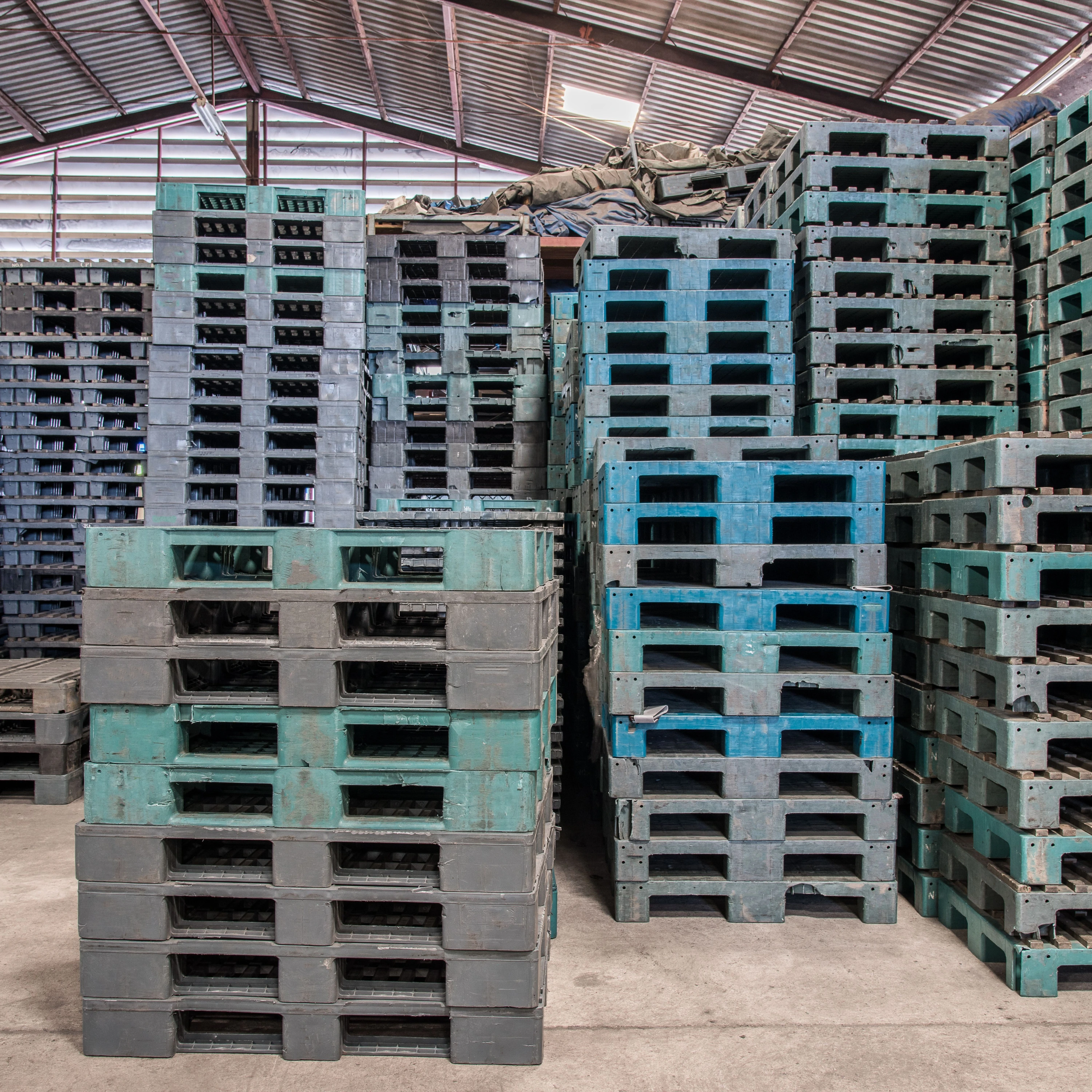 Who Can Benefit from Pallet Tracking?