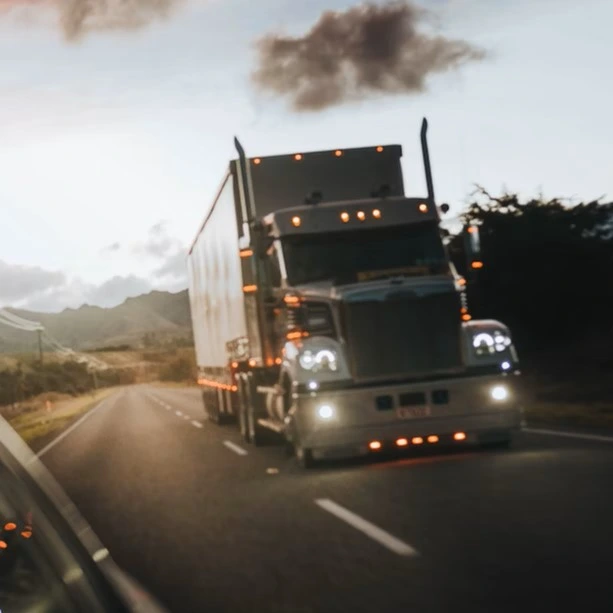 The Difference Between Commercial Trailer Tracking Systems and AirTag