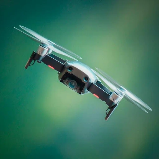 Les drones changent la façon dont les détaillants livrent leurs produits.  Le suivi des actifs via des drones peut changer la donne dans le cadre de ce changement technologique.