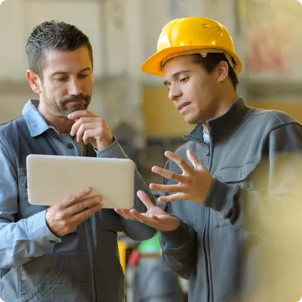 How does an RTLS track location?